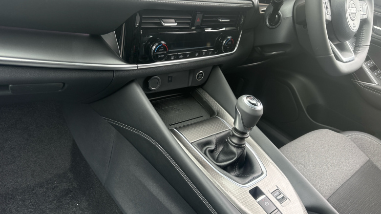 Nissan Qashqai 1.3 DiG-T MH N-Connecta 5dr Petrol Hatchback